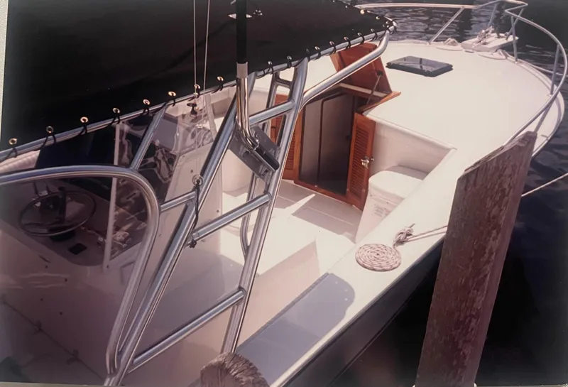 2000 Stuart Angler 32 Center Console/Cutty