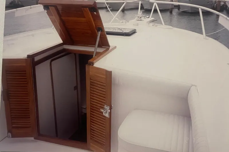 2000 Stuart Angler 32 Center Console/Cutty