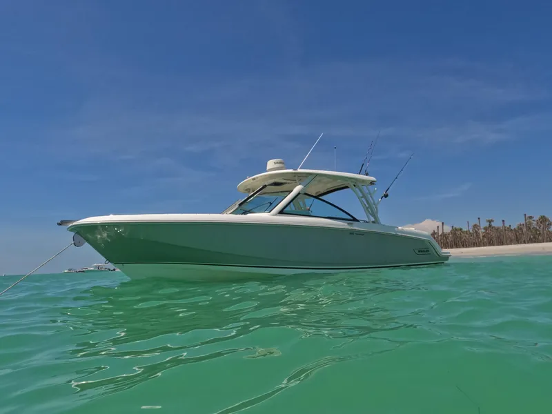 2017 Boston Whaler 320 Vantage