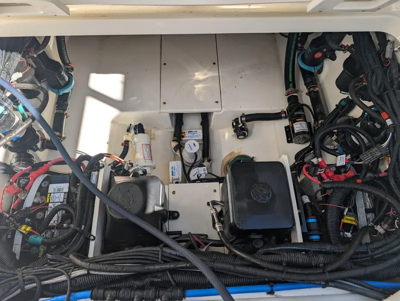 2017 Boston Whaler 320 Vantage