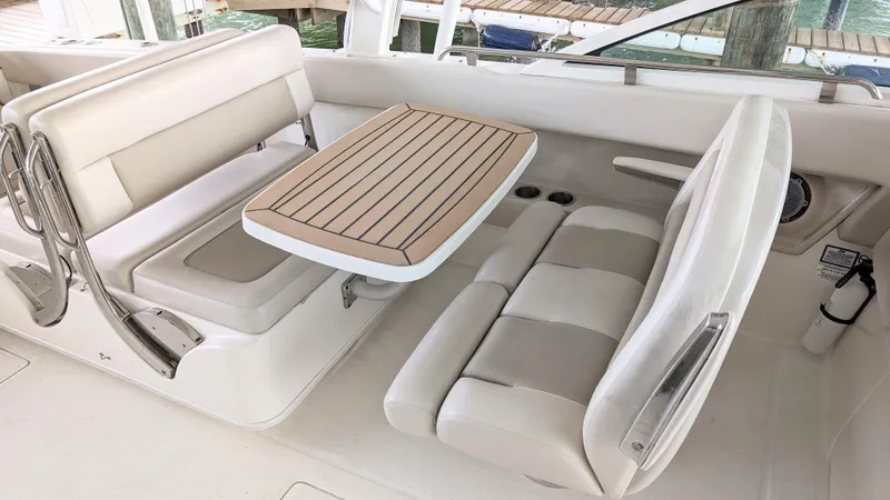 2017 Boston Whaler 320 Vantage