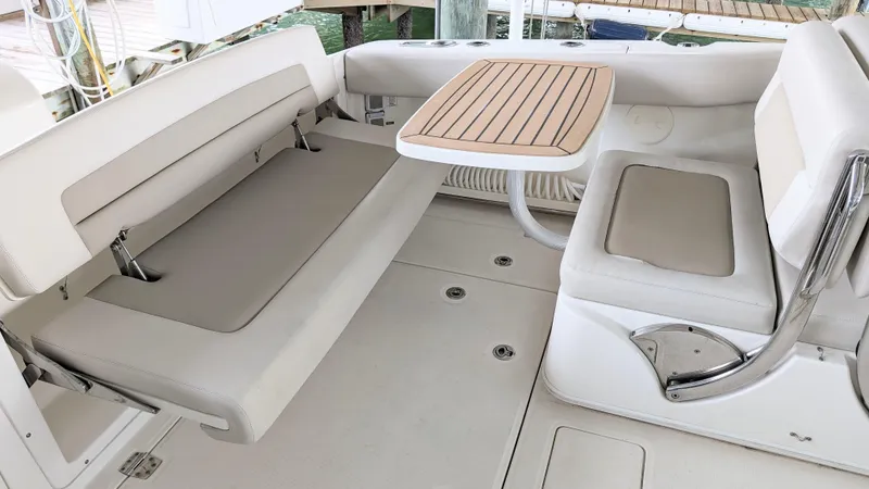 2017 Boston Whaler 320 Vantage