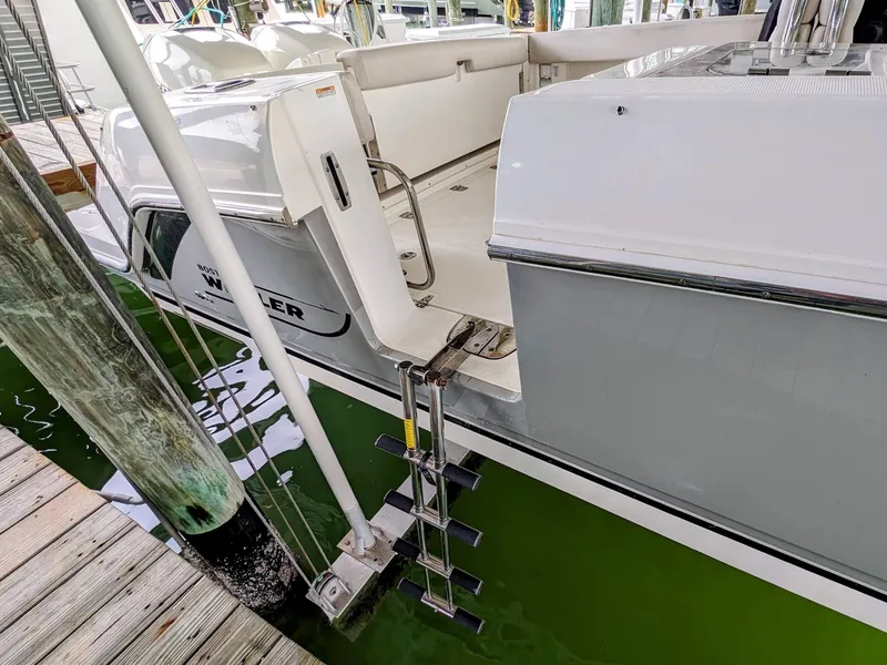2017 Boston Whaler 320 Vantage