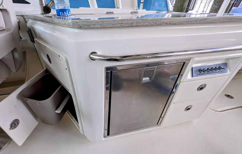 2017 Boston Whaler 320 Vantage