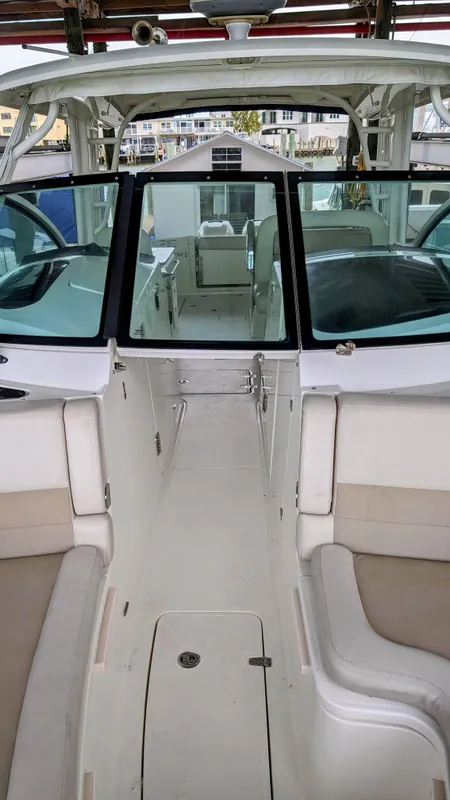 2017 Boston Whaler 320 Vantage