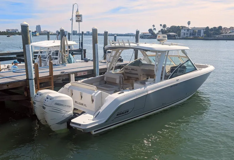2017 Boston Whaler 320 Vantage Twin 350 Verado Joystick Control (1).jpg