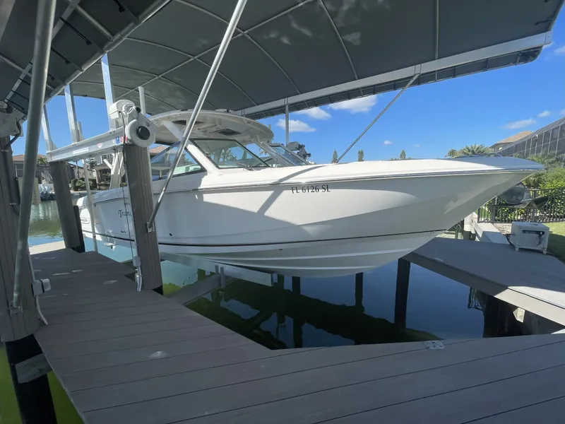2019 Boston Whaler 320 Vantage
