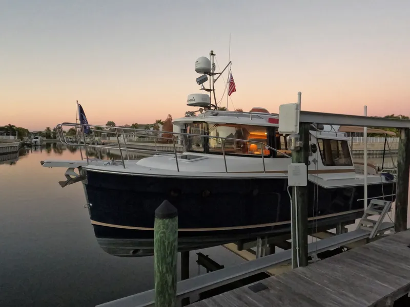 2015 Ranger Tugs R-29 S