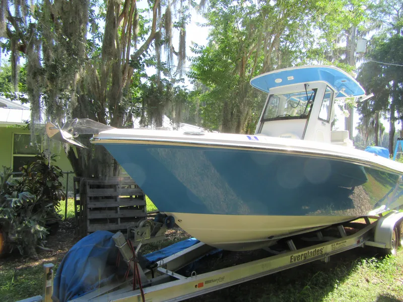 2017 Everglades 255 Center Console