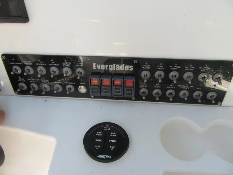 Control panel of a 2017 Everglades 255 Center Console boat.