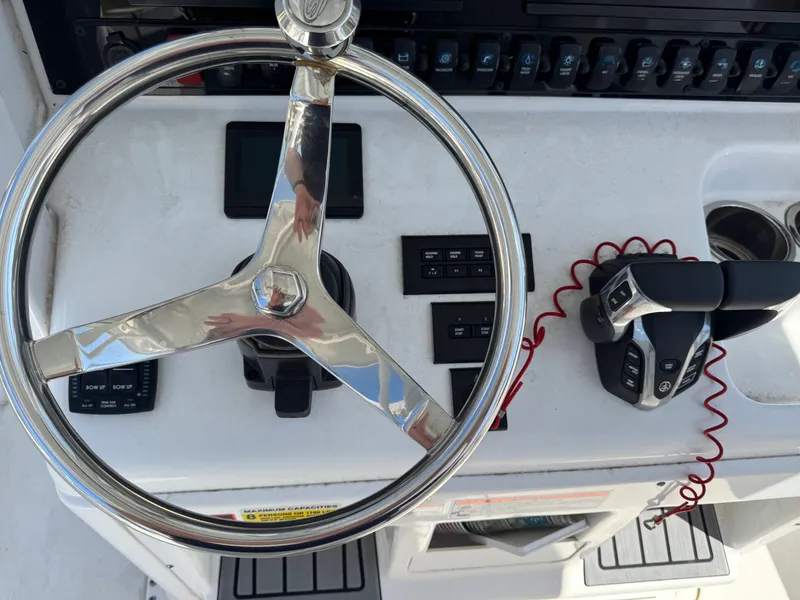 Steering console of Sea Hunt Gamefish 25 boat, year 2024.