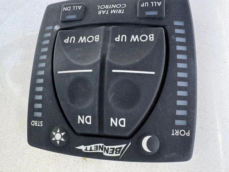 Trim tab control on Sea Hunt Gamefish 25, model 2024.