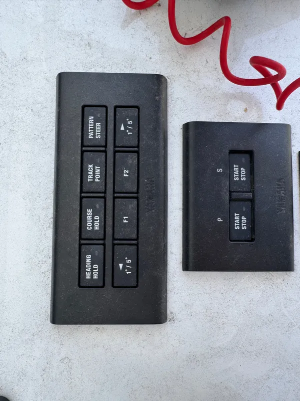 Yamaha control buttons on Sea Hunt Gamefish 25, 2024 model.