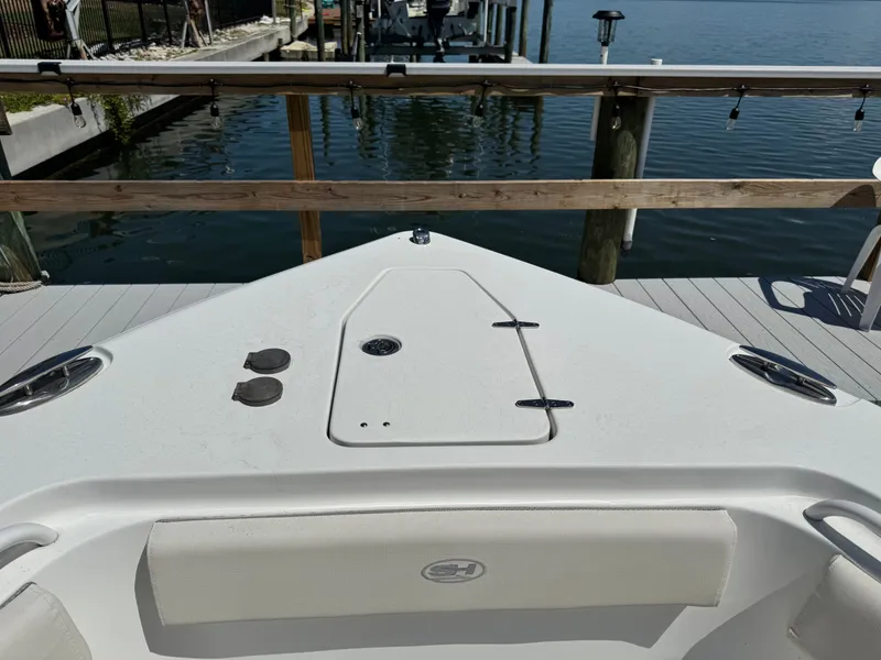 2024 Sea Hunt Gamefish 25 boat deck at dock.
