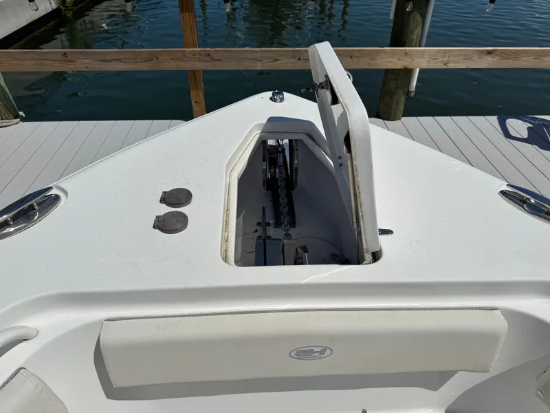 2024 Sea Hunt Gamefish 25 anchor compartment at dock.