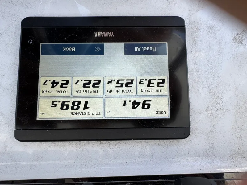 Yamaha display on Sea Hunt Gamefish 25 boat, 2024 model.