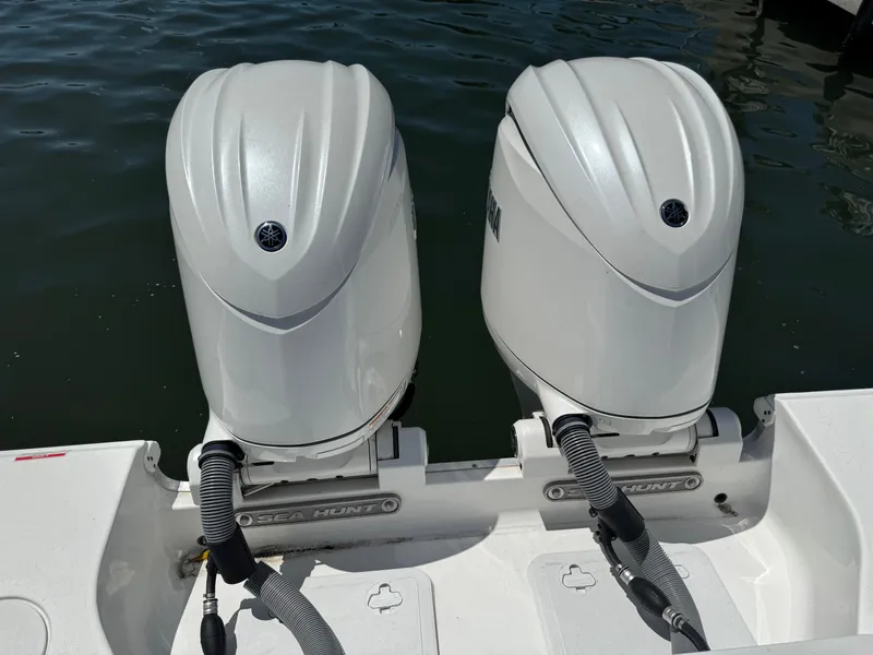 Twin engines on a 2024 Sea Hunt Gamefish 25 boat.