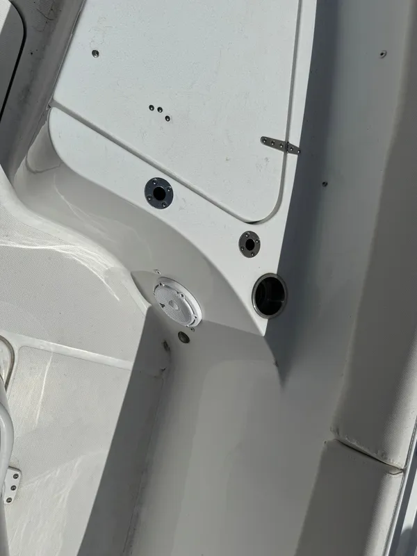 Interior view of a 2024 Sea Hunt Gamefish 25 boat.