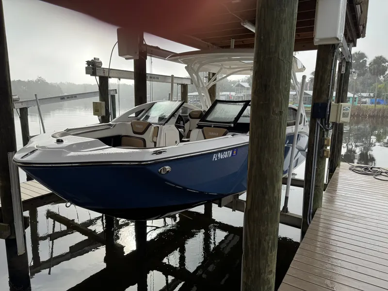 2023 Yamaha Boats 275SDX