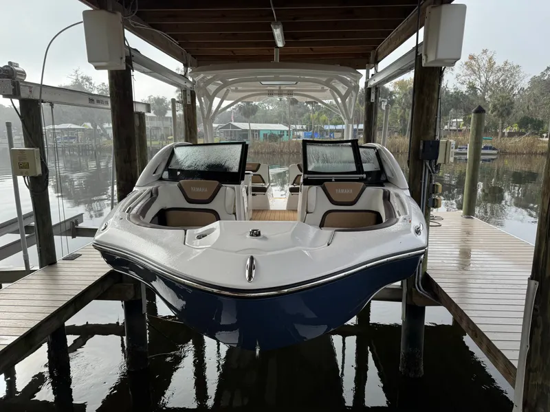 2023 Yamaha Boats 275SDX