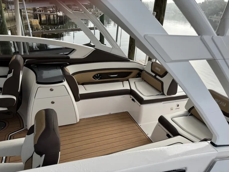 2023 Yamaha Boats 275SDX