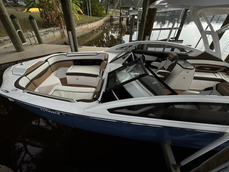 2023 Yamaha Boats 275SDX