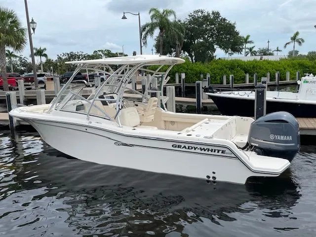 2018 Grady-White Freedom 235