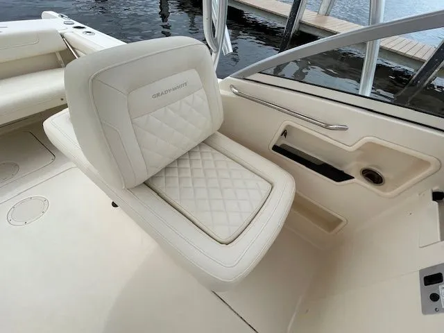 2018 Grady-White Freedom 235
