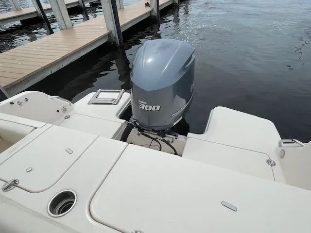 2018 Grady-White Freedom 235