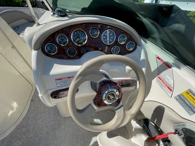 2003 Sea Ray 220 Sundeck