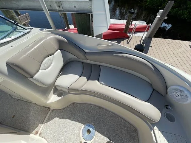 2003 Sea Ray 220 Sundeck