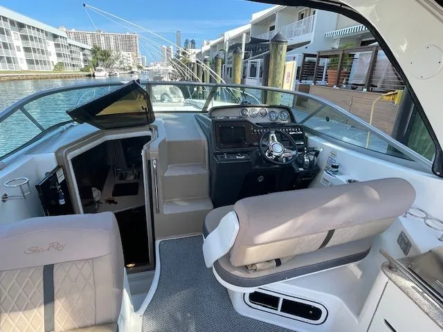2016 Sea Ray Sundancer 310