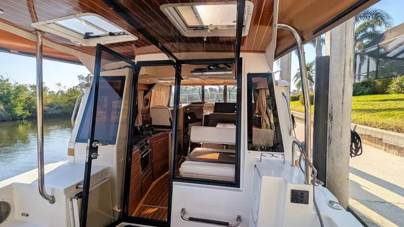2017 Ranger Tugs R-29 S