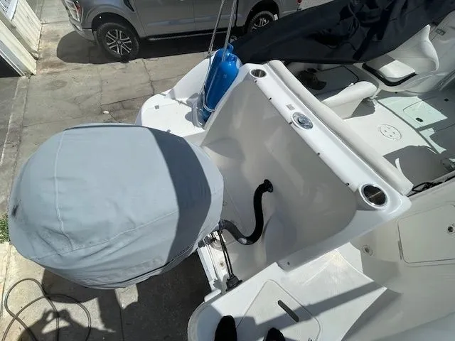 2013 Hurricane 24 Sundeck