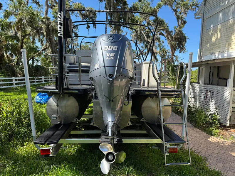 2022 Starcraft Smoker SLS 3Q