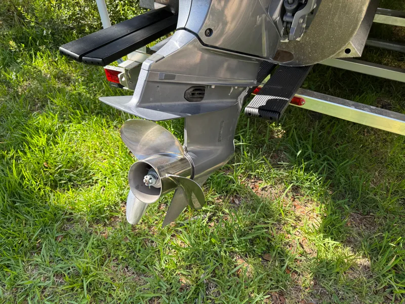 2022 Starcraft Smoker SLS 3Q