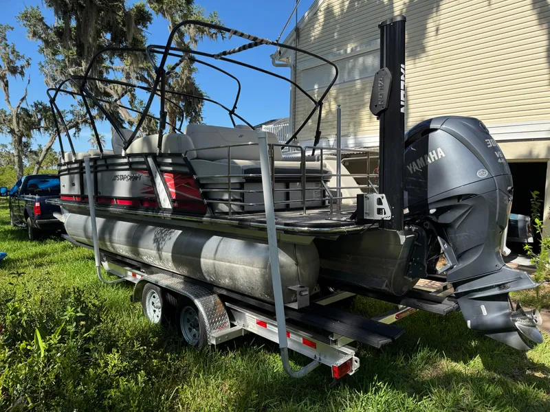 2022 Starcraft Smoker SLS 3Q