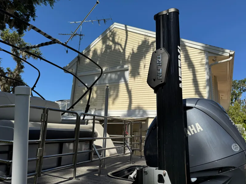 2022 Starcraft Smoker SLS 3Q