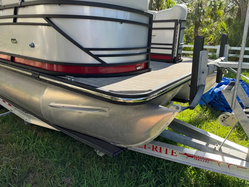 2022 Starcraft Smoker SLS 3Q