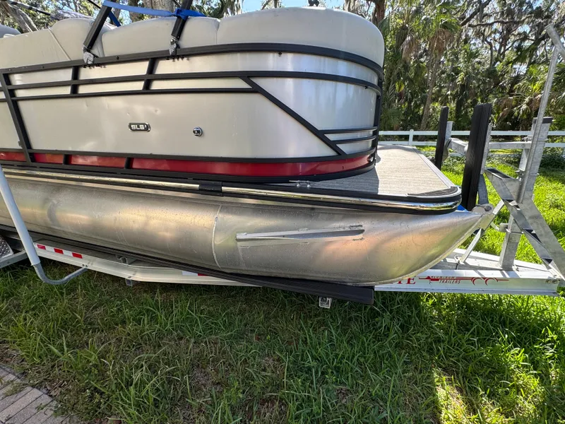 2022 Starcraft Smoker SLS 3Q