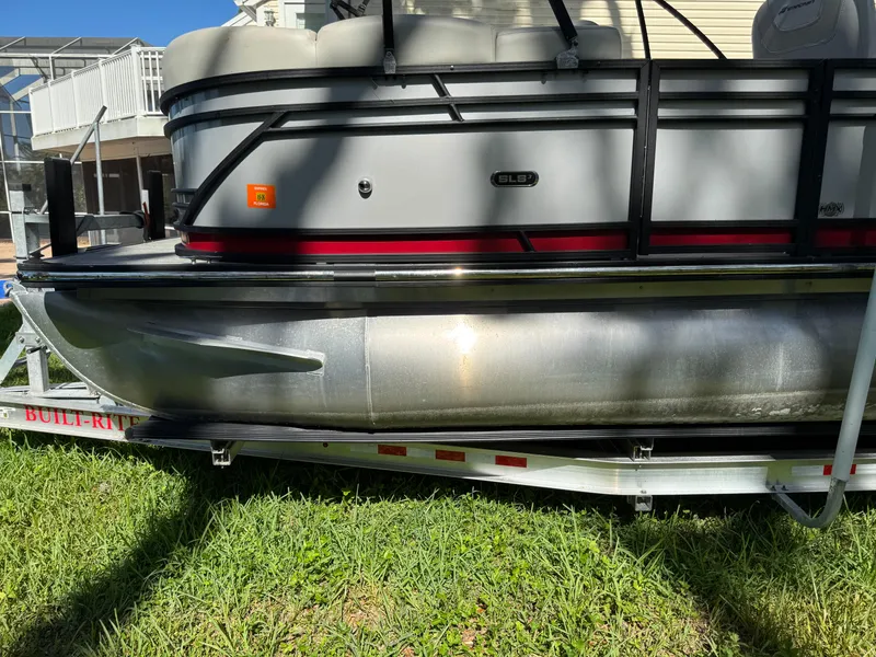 2022 Starcraft Smoker SLS 3Q