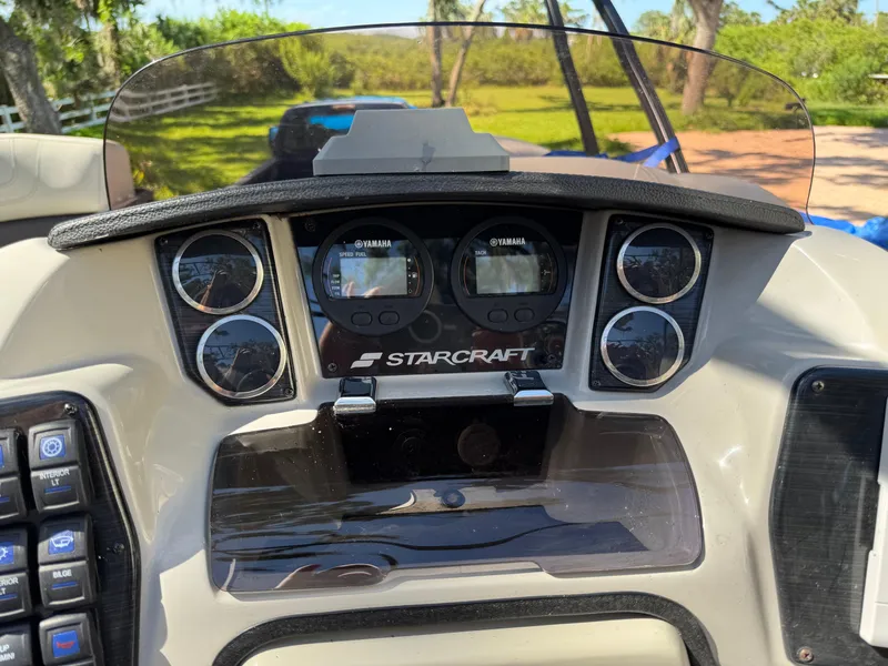 2022 Starcraft Smoker SLS 3Q