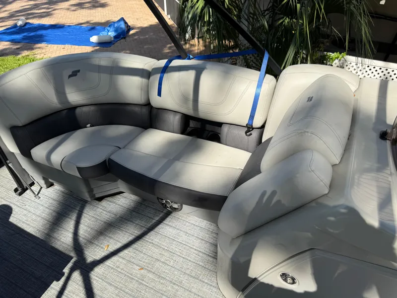 2022 Starcraft Smoker SLS 3Q