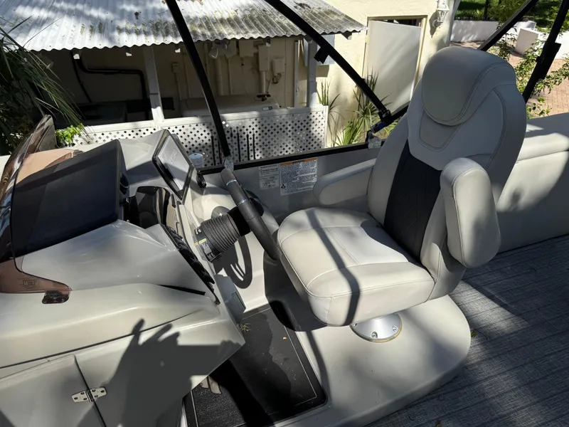 2022 Starcraft Smoker SLS 3Q