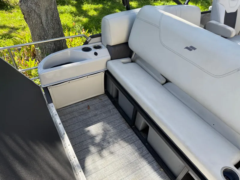 2022 Starcraft Smoker SLS 3Q