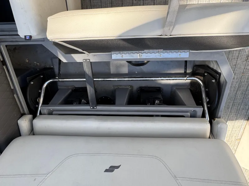 2022 Starcraft Smoker SLS 3Q