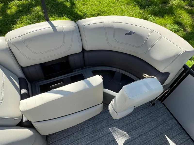 2022 Starcraft Smoker SLS 3Q