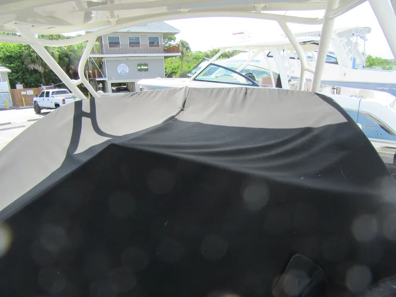 2019 Boston Whaler 230 Vantage