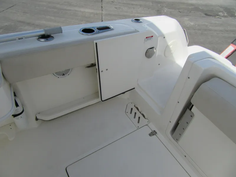 2019 Boston Whaler 230 Vantage
