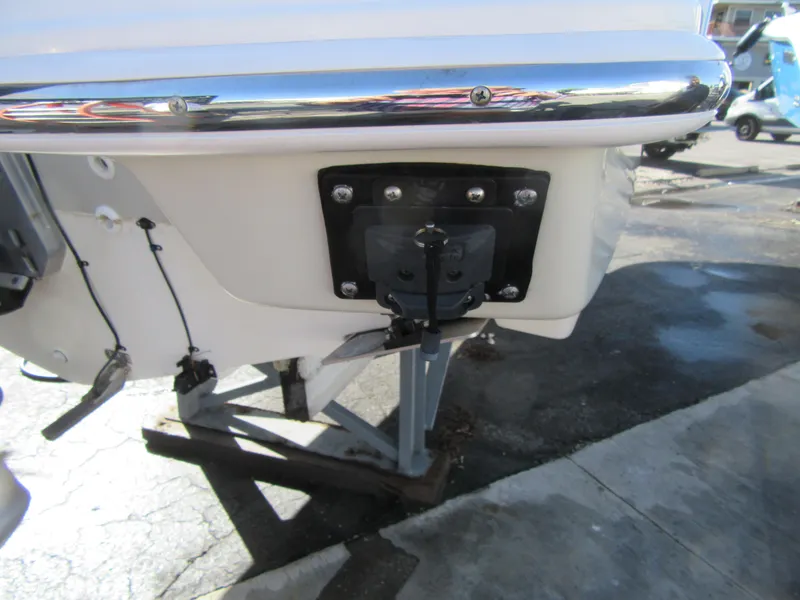 2019 Boston Whaler 230 Vantage